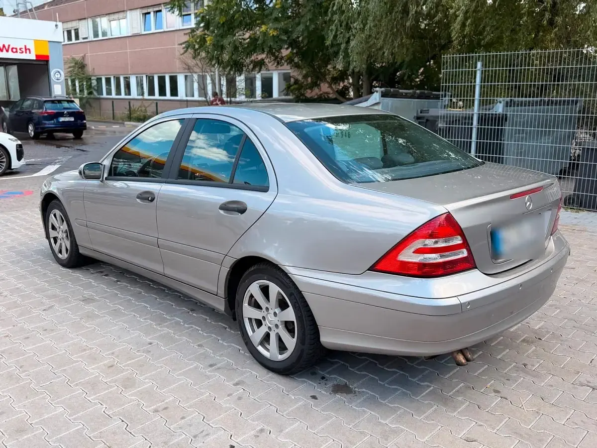 Gebraucht Mercedes C180 143 PS (105 kW) 2005 Limousine