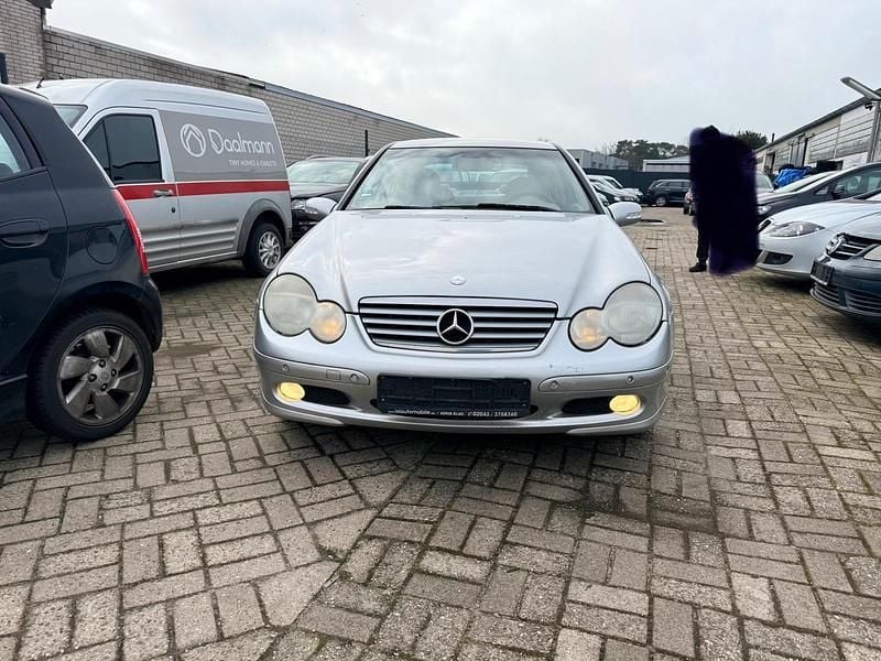 Gebraucht Mercedes C200 163 PS (119 kW) 2003 Grau Kleinwagen