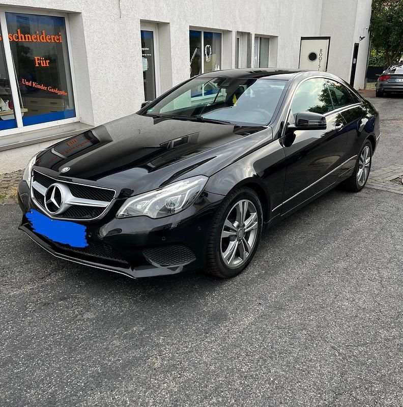 Schwarz Gebraucht 2015 Mercedes E200 Coupé | 21.500 € (Etwas zu teuer) - Bild 1/4