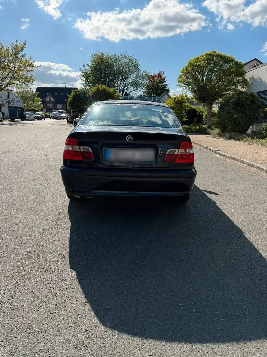 Gebraucht BMW 318 143 PS (105 kW) 2005 Blau Limousine