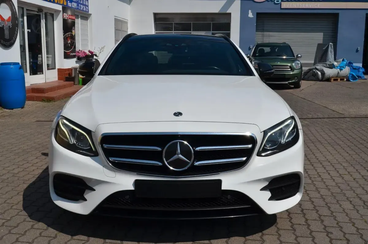 Gebraucht Mercedes E350 AMG line 258 PS (189 kW) 2018 Polarweiss  unilack Kombi