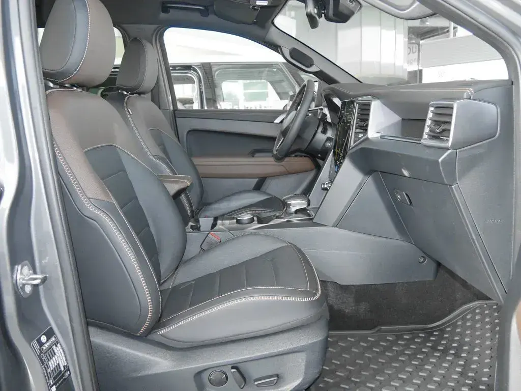 Neu VW Amarok PanAmericana 241 PS (177 kW) 2025 Dark grey metallic Pickup