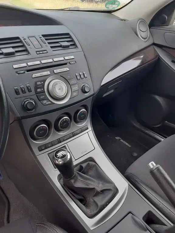 Używany Mazda 3 260 KM (191 kW) 2011 Czarny Sedan/Limuzyna
