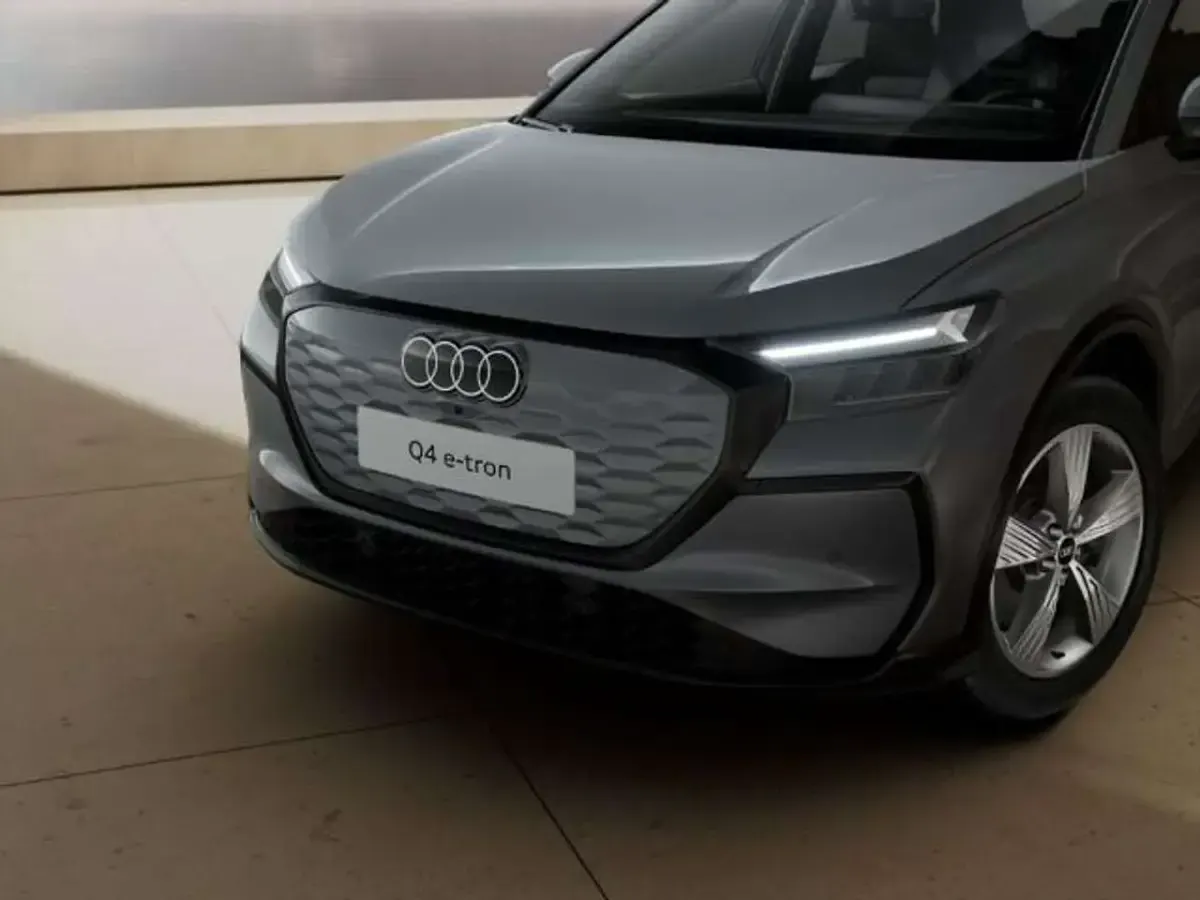 Neu Audi Q4 e-tron Sport 150 kW (204 PS) 2026 Grau SUV