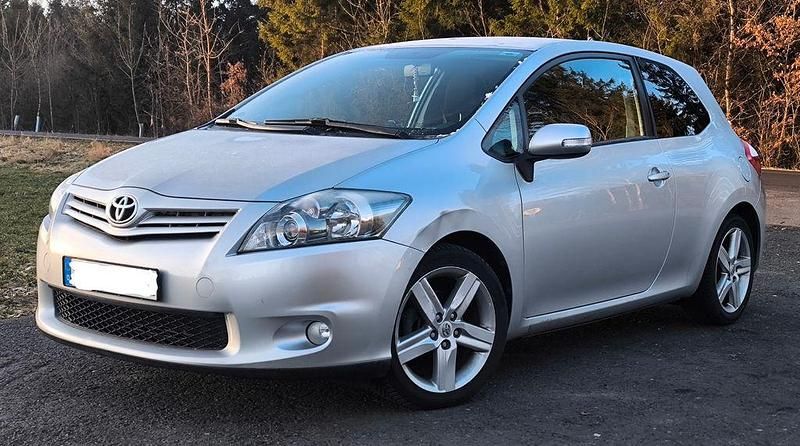 Gebraucht Toyota Auris Club 132 PS (97 kW) 2010 Silber Kleinwagen