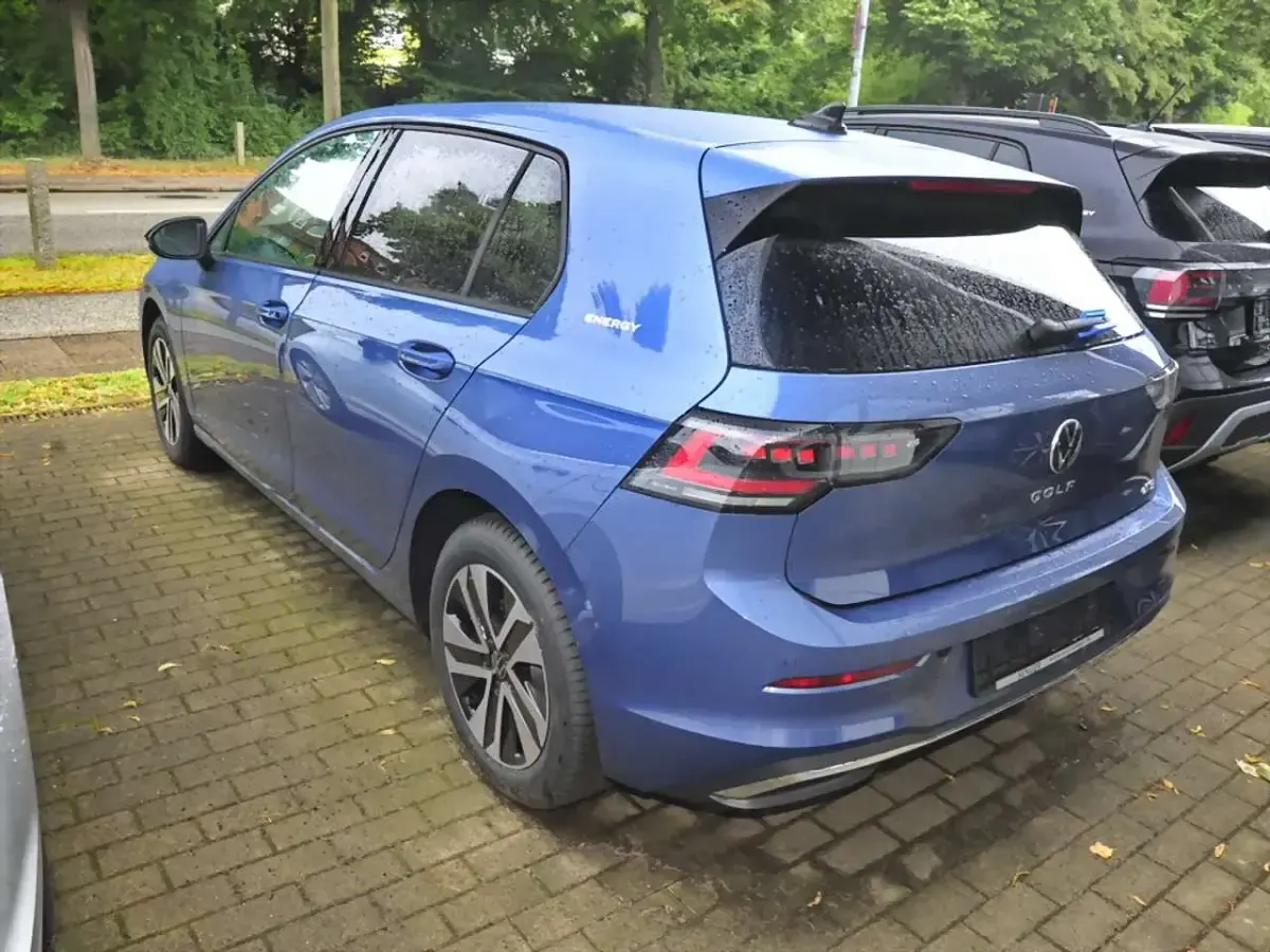 Neu VW Golf VIII Comfortline 150 PS (110 kW) 2026 Blau Limousine