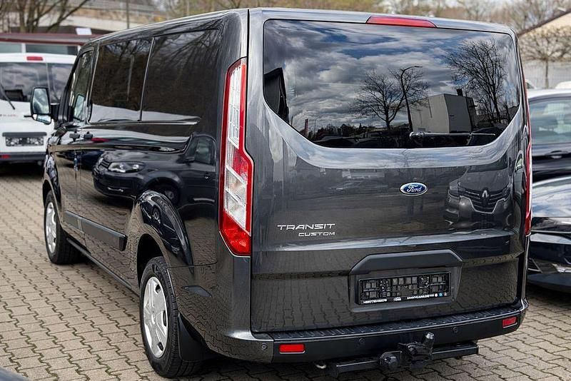 Gebraucht Ford Transit Trend 131 PS (96 kW) 2019 Grau Kombi