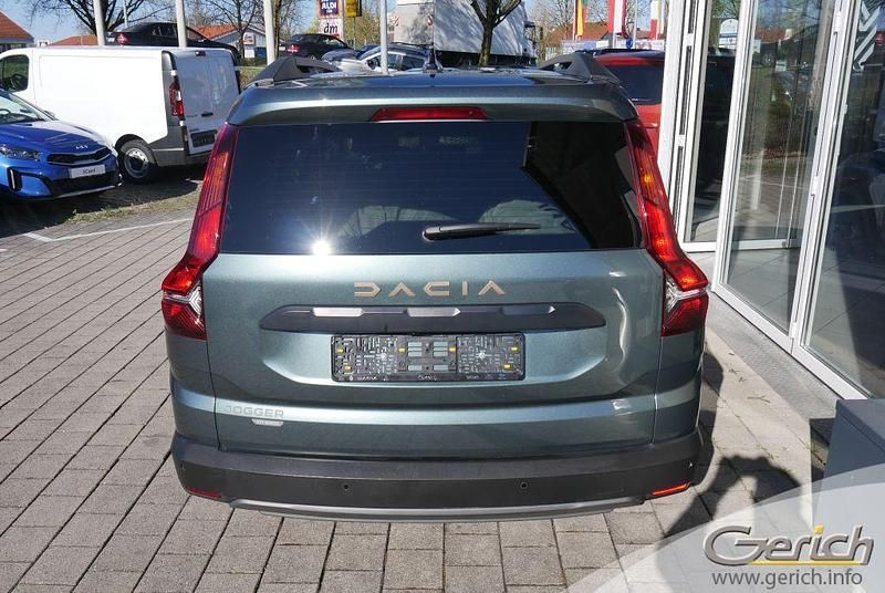 Gebraucht Dacia Jogger Extreme 141 PS (103 kW) 2023 Zedergrün Van / Kleinbus