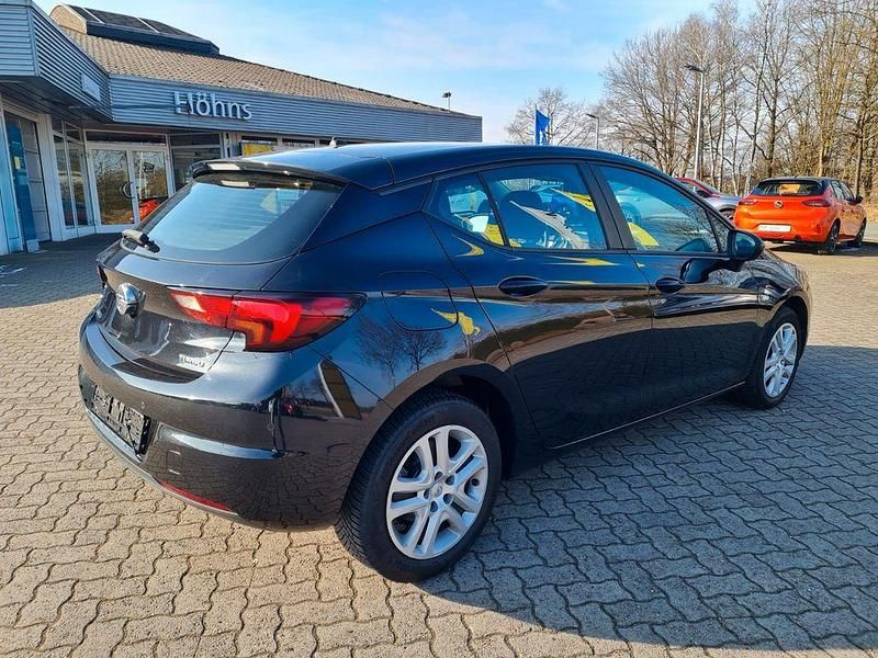 Gebraucht Opel Astra Edition 125 PS (91 kW) 2016 Schwarz Limousine