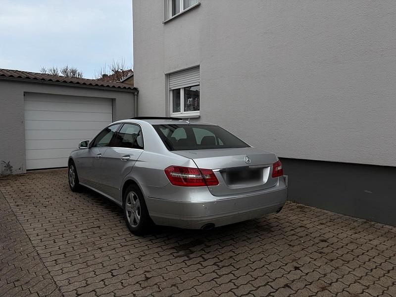 Gebraucht Mercedes E350 211 PS (155 kW) 2010 Silber Limousine