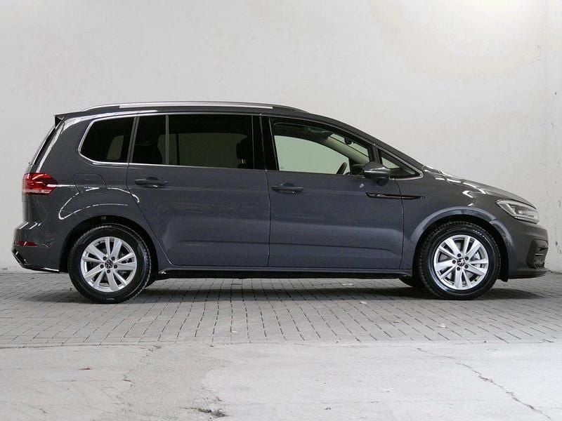 Gebraucht VW Touran Highline 150 PS (110 kW) 2024 Othercolor Van / Kleinbus