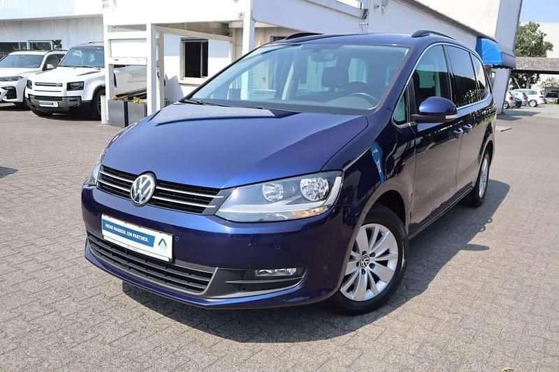 Atlantic blue metallic Gebraucht 2018 VW Sharan Comfortline Van / Kleinbus | 20.980 € (Fairer Preis) - Bild 1/2