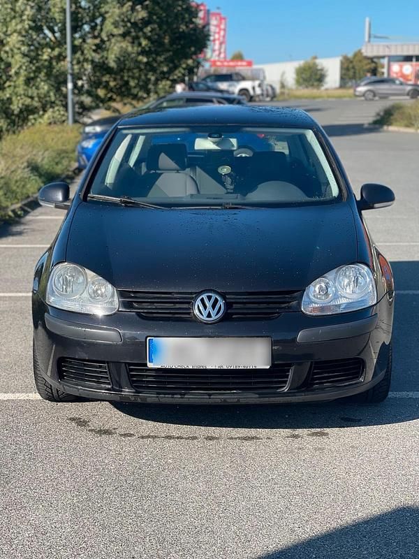 Schwarz Gebraucht 2004 VW Golf V Kleinwagen | 900 € (Superpreis) - Bild 1/4