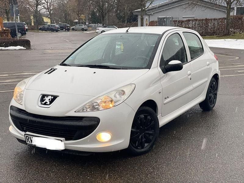 Gebraucht Peugeot 206+ 73 PS (53 kW) 2011 Weiß Kleinwagen