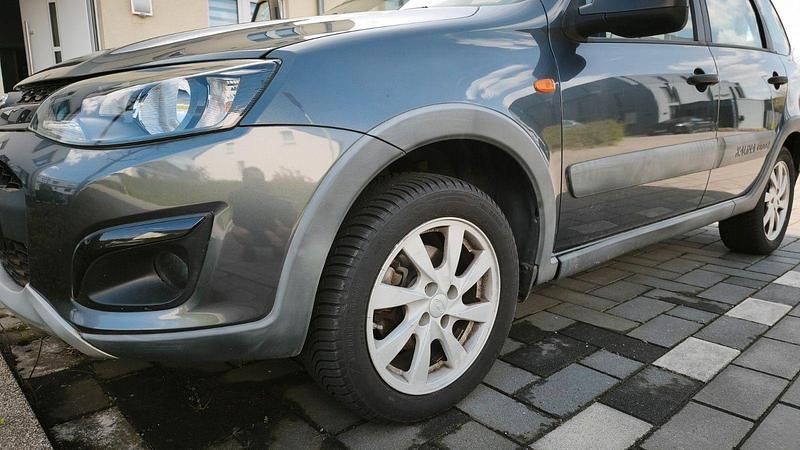 Second-hand Lada Kalina 98 CP (72 kW) 2017 Gri Hatchback
