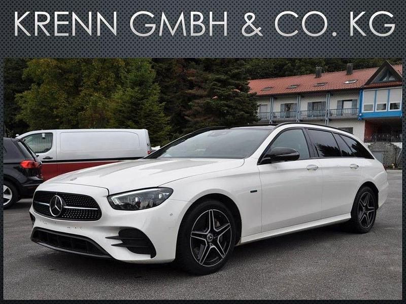 Weiß Gebraucht 2021 Mercedes E300 AMG Limousine | 28.500 € (Guter Preis) - Bild 1/4
