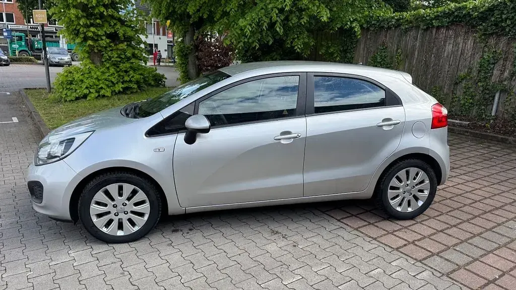 Occasion Kia Rio Edition 7 75 ch (55 kW) 2012 Argent Berline