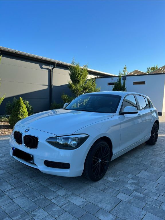 Weiß Gebraucht 2013 BMW 116 Efficient Dynamics Kleinwagen | 6.999 € (Fairer Preis) - Bild 1/4