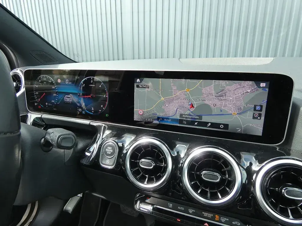 Gebraucht Mercedes B200 150 PS (110 kW) 2019 Irdiumsilber Kleinwagen