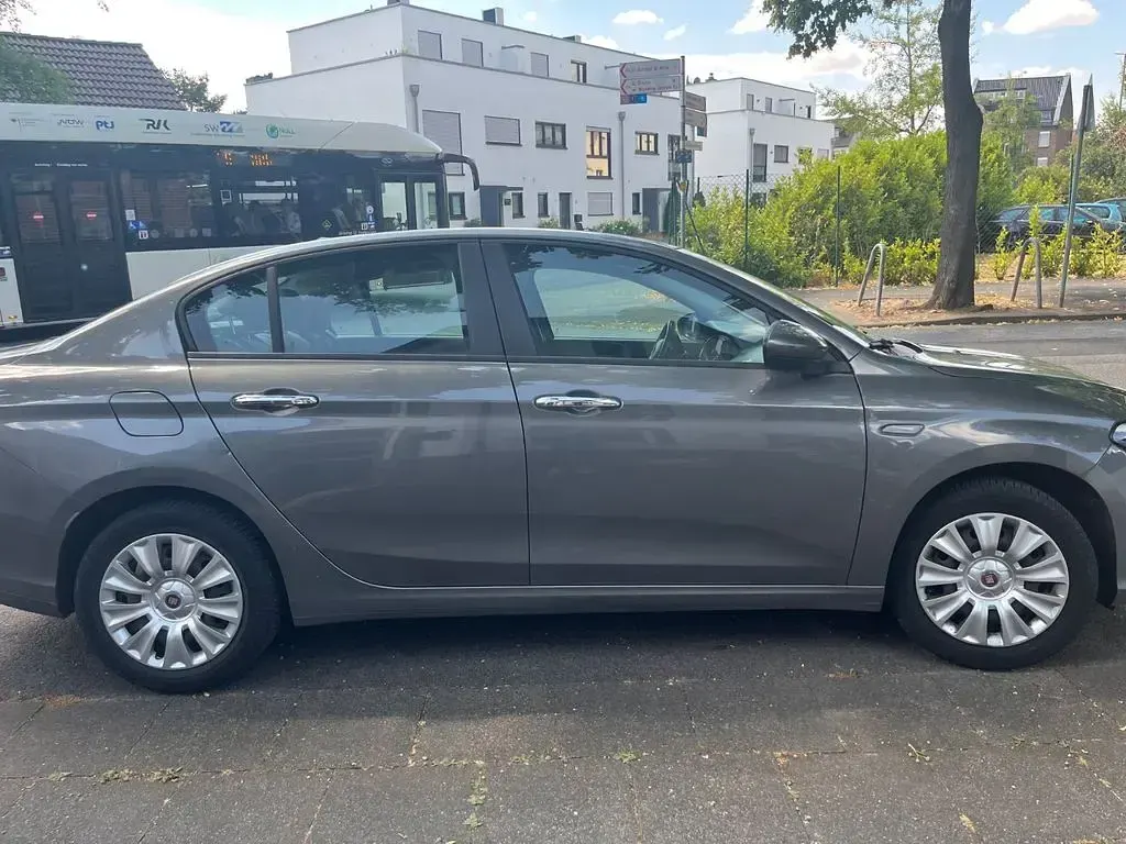Gebraucht Fiat Tipo Easy 95 PS (69 kW) 2019 Grau Limousine