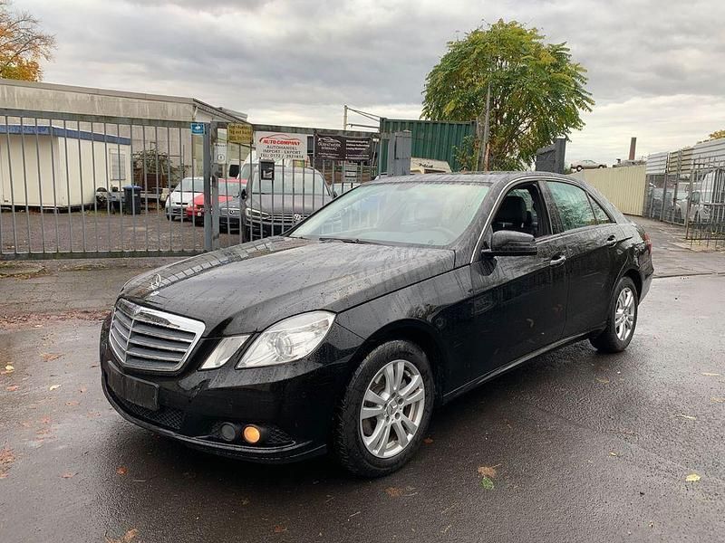 Schwarz Gebraucht 2009 Mercedes E200 Limousine | 4.999 € - Bild 1/4