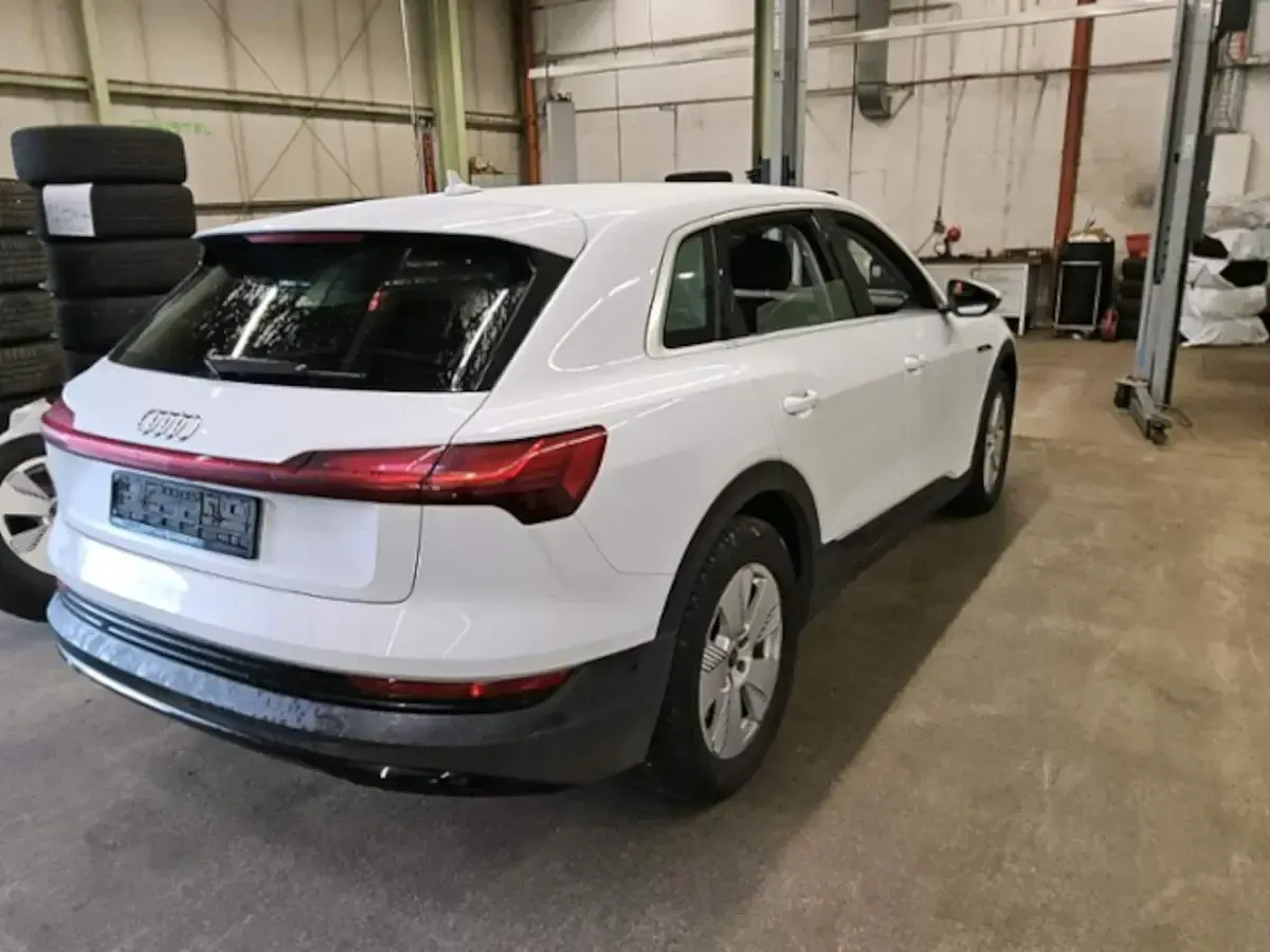 Second-hand Audi e-tron 300 kW (408 CP) 2022 SUV
