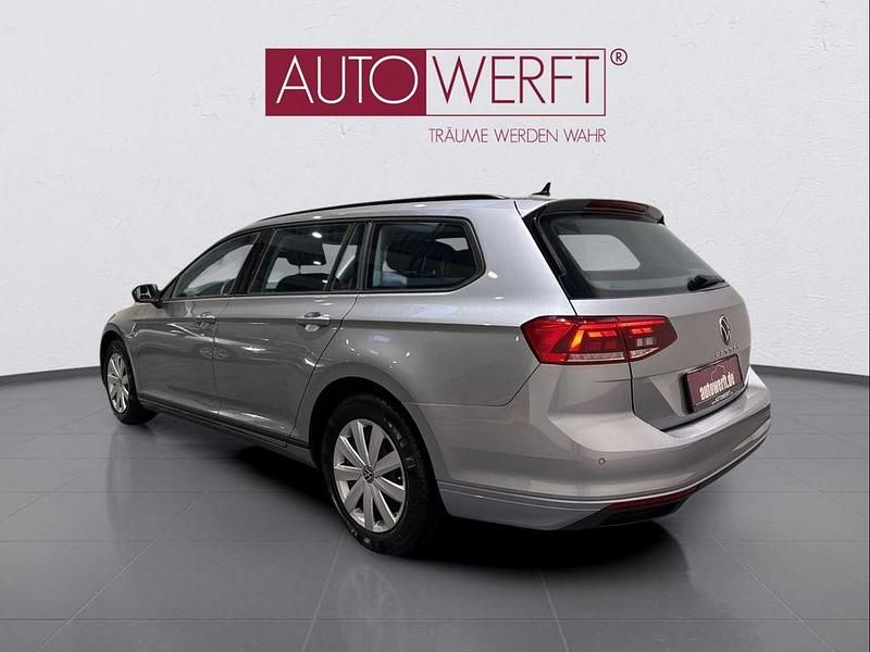 Gebraucht VW Passat 150 PS (110 kW) 2022 Silber Kombi