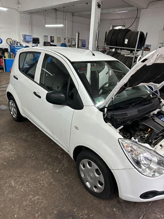 Gebraucht Opel Agila 68 PS (50 kW) 2010 Weiß Kleinwagen