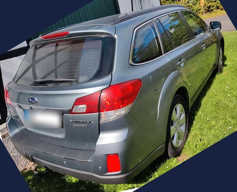 Gebraucht Subaru Outback 173 PS (127 kW) 2011 Grün Kombi