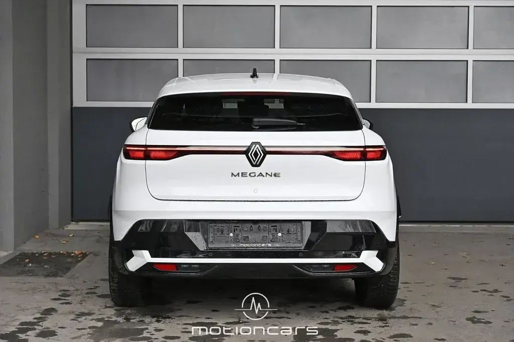 Używany Renault Megane E-Tech 96 kW (131 KM) 2022 Biały Sedan/Limuzyna