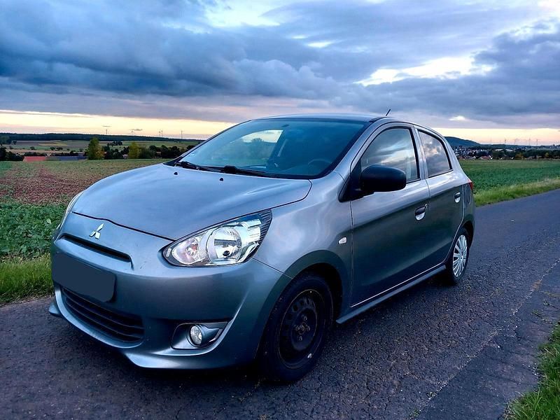 Grau Gebraucht 2016 Mitsubishi Space Star Inform Limousine | 5.500 € (Guter Preis) - Bild 1/4
