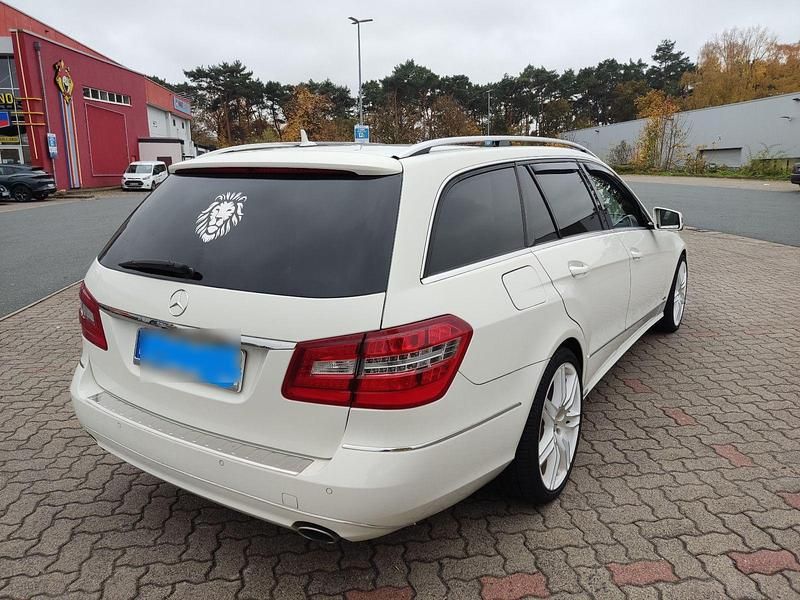 Gebraucht Mercedes E300 Avantgarde 204 PS (150 kW) 2010 Weiß Kombi