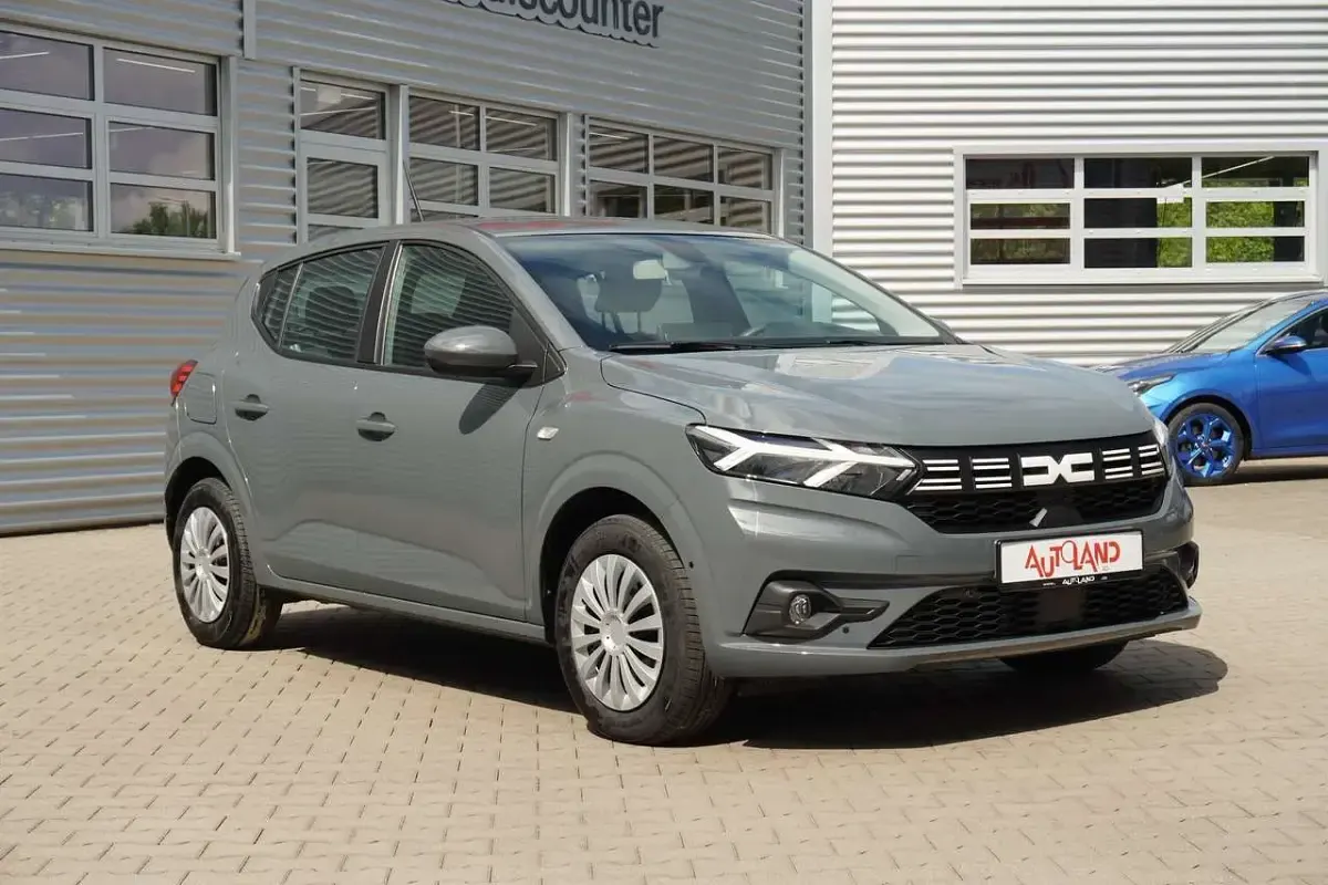 Gebraucht Dacia Sandero Expression 91 PS (66 kW) 2024 Grau Limousine