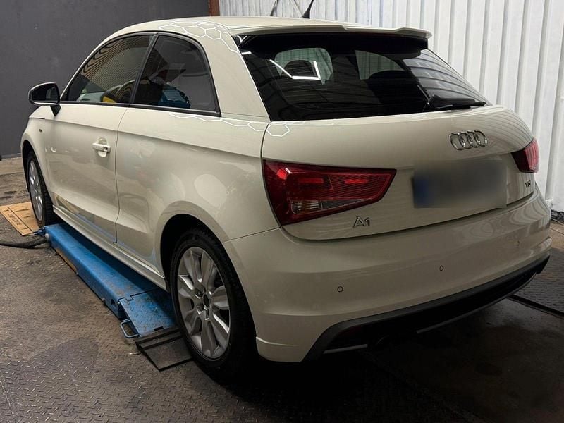 Gebraucht Audi A1 S-Line 143 PS (105 kW) 2011 Weiß Kleinwagen