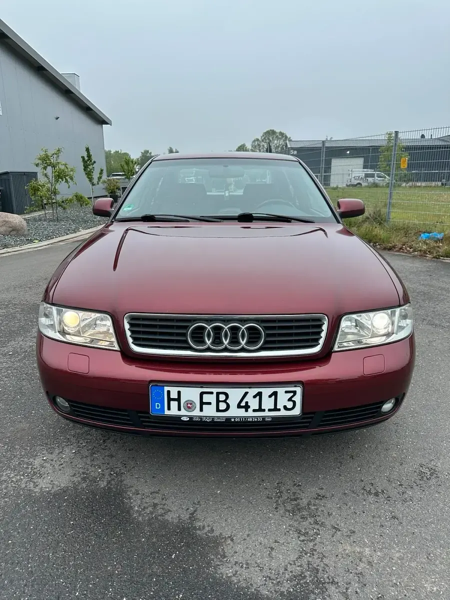 Używany Audi A4 165 KM (121 kW) 2001 Czerwony Sedan/Limuzyna