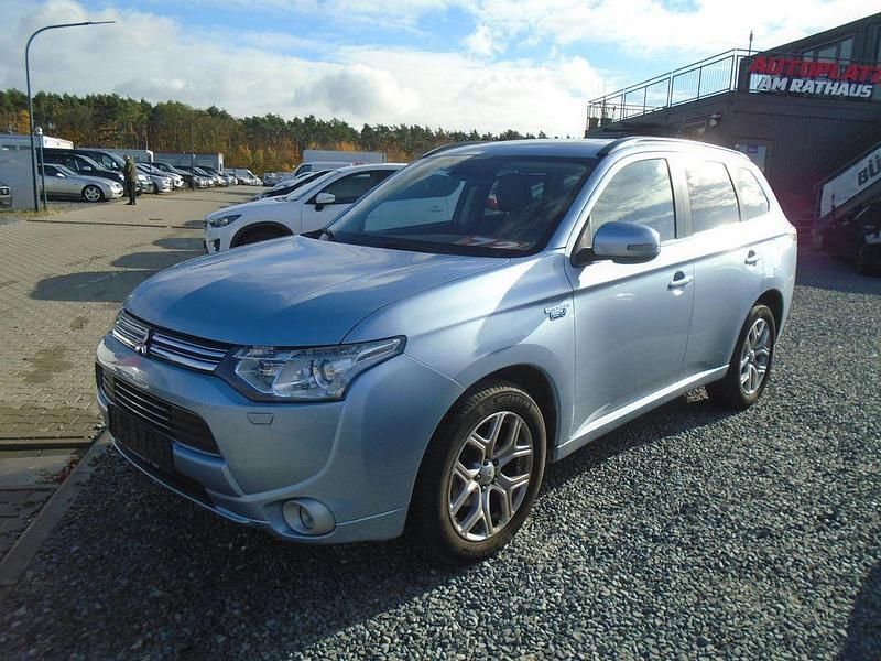 Blau Gebraucht 2014 Mitsubishi Outlander P-HEV Instyle SUV | 11.900 € (Fairer Preis) - Bild 1/4