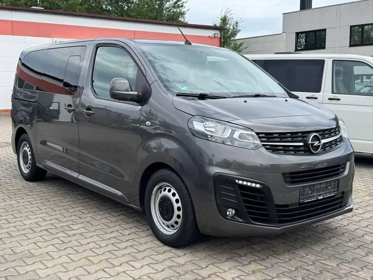 Gebraucht Opel Vivaro-e Combi 144 PS (105 kW) 2021 Moonstone grey Van / Kleinbus