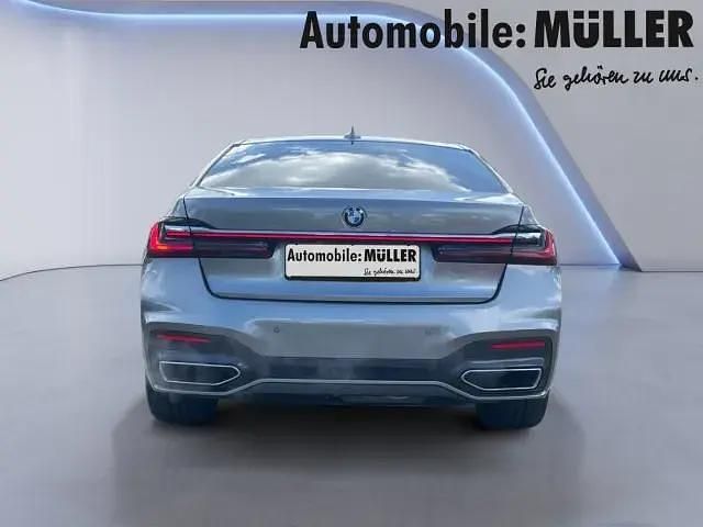 Gebraucht BMW 750 M Sport 530 PS (389 kW) 2021 Donington grau metallic Limousine