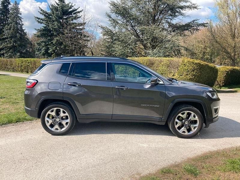 Gebraucht Jeep Compass Limited 170 PS (125 kW) 2020 Grau SUV