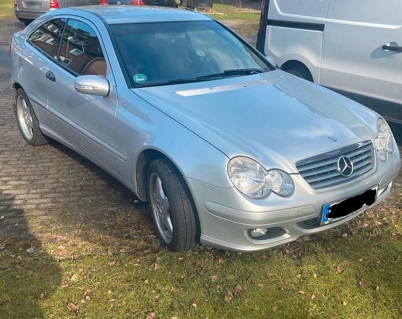 Gebraucht Mercedes C180 143 PS (105 kW) 2004 Silber Coupé