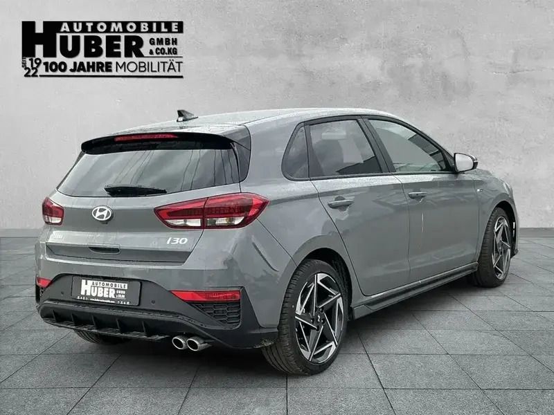 Neu Hyundai i30 N Line 140 PS (102 kW) 2025 Grau metallic Limousine