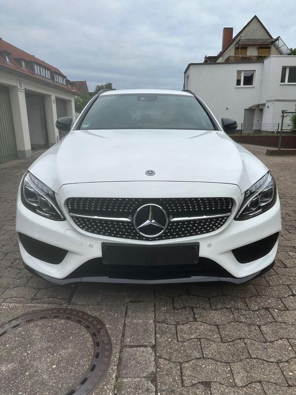 Weiß Gebraucht 2018 Mercedes C300 AMG line Kombi | 26.499 € (Fairer Preis) - Bild 1/4