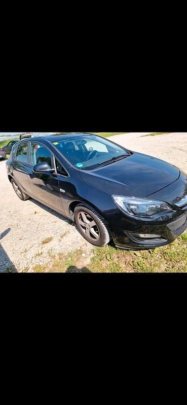 Gebraucht Opel Astra 140 PS (102 kW) 2012 Limousine