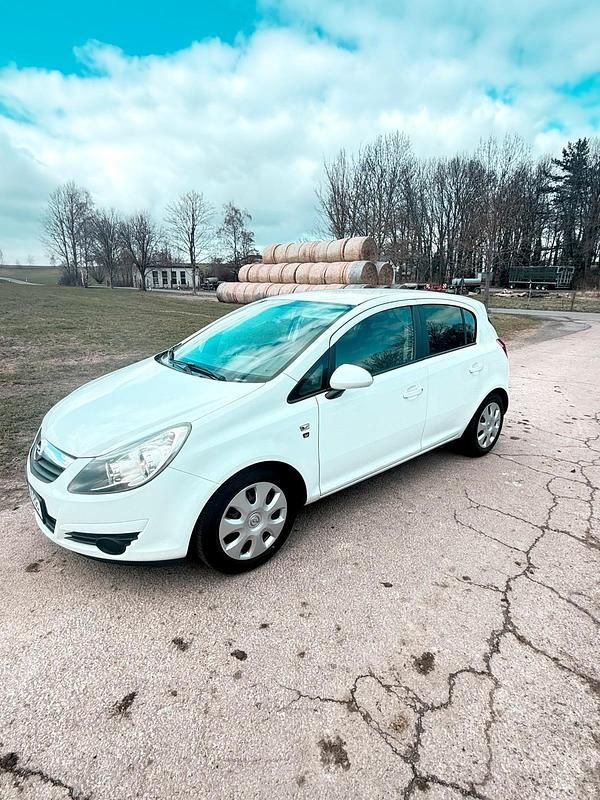 Gebraucht Opel Corsa 87 PS (63 kW) 2010 Weiß Kleinwagen