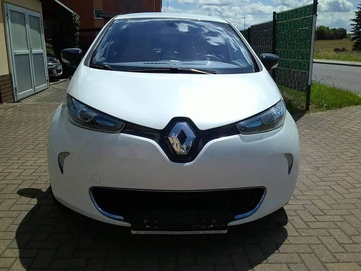Gebraucht Renault Zoe Zen 42 kW (58 PS) 2014 Weiss "nacre" Kleinwagen