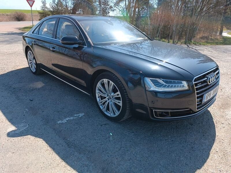 Second-hand Audi A8 385 CP (283 kW) 2014 Albastru Berlinǎ