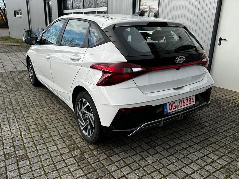 Gebraucht Hyundai i20 Trend 101 PS (74 kW) 2024 Weiß Kleinwagen