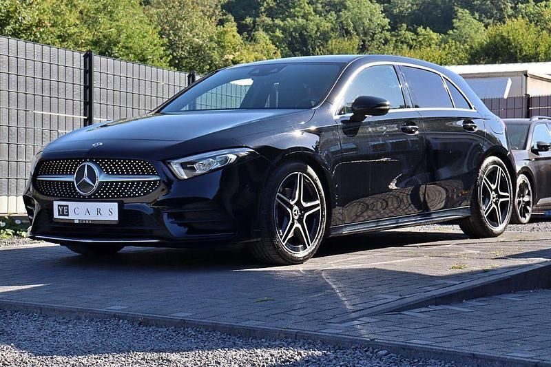 Schwarz Gebraucht 2020 Mercedes A200 AMG line Limousine | 26.850 € (Fairer Preis) - Bild 1/4