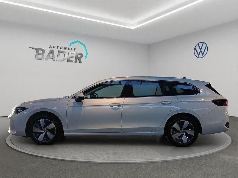 Gebraucht VW Passat Business 150 PS (110 kW) 2025 Oryxweiß perlmutteffekt Kombi