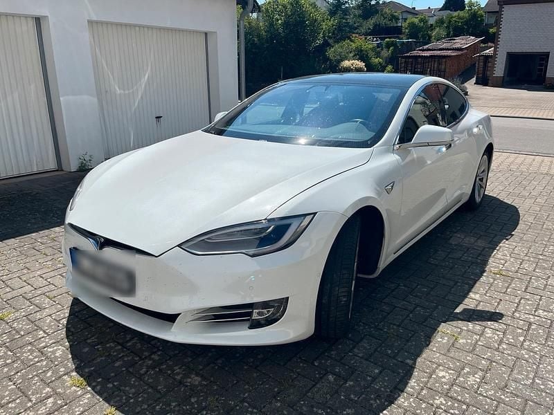 Weiß Gebraucht 2018 Tesla Model S Limousine | 22.300 € (Superpreis) - Bild 1/4
